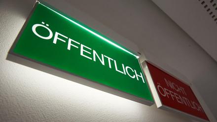 Mehr Medienöffentlichkeit soll es künftig aus Gerichtsverhandlungen geben. Das sieht ein Gesetzentwurf vor, den das Bundeskabinett jetzt verabschiedete.