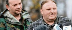 Das deutsch-polnische Schatzgräber-Duo Piotr Koper (rechts) und Andreas Richter will nicht aufgeben.  