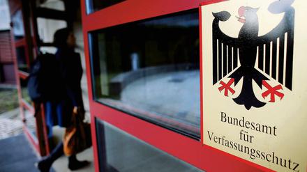Beim Verfassungsschutz wurden Handys, Sim-Karten und andere Materialien "Corellis" entdeckt.