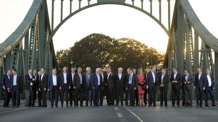 Die Außenminister auf der Glienicker Brücke in Potsdam.