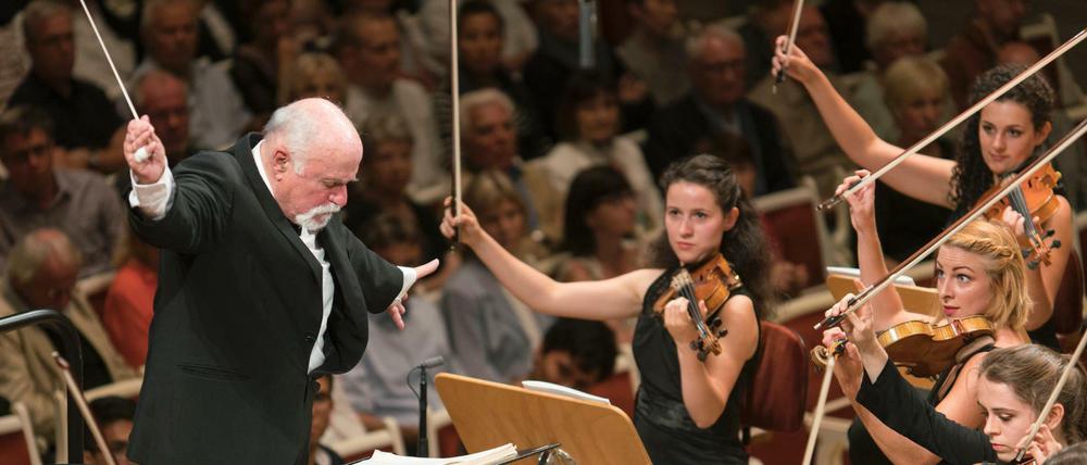 David Zinman mit dem Orchestre Français des Jeunes.