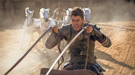 Messala Severus (Toby Kebbel,vorn) beim Wagenrennen mit Judah Ben-Hur (Jack Huston).
