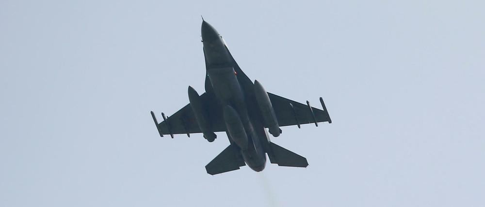 Türkische Kampfjets sollen PKK-Stellungen in der Region Cukurca beschossen haben.