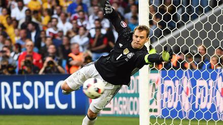 Im Anflug. Manuel Neuer ist der neue Kapitän der deutschen Fußball-Nationalmannschaft.