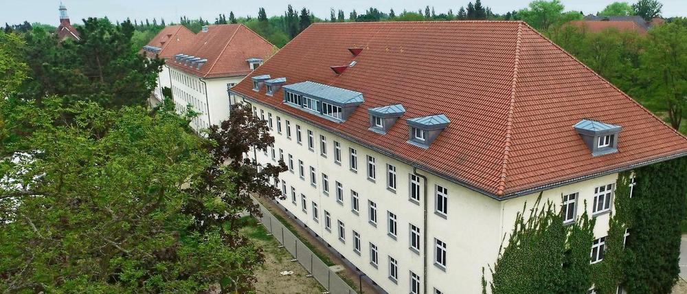 Einige Gebäude der Erstaufnahmeeinrichtung für Flüchtlinge. Brandenburg wird 1000 Flüchtlinge aus Berlin in seinen eigenen Erstaufnahmestellen unterbringen.