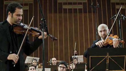 Das Syrian Expat Philharmonic Orchestra.
