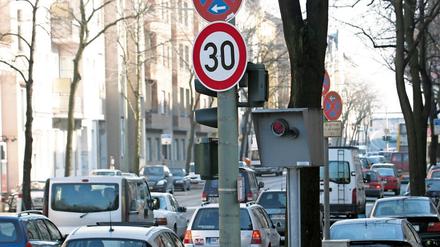 Tempo 30 Zone in der Schildhornstraße in Berlin-Steglitz. 