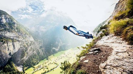 Heimweg. Zum Feierabend sprang Uli Emanuele dem Schweizer Dorf Lauterbrunnen entgegen, bis in seinen Garten.
