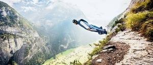 Heimweg. Zum Feierabend sprang Uli Emanuele dem Schweizer Dorf Lauterbrunnen entgegen, bis in seinen Garten.
