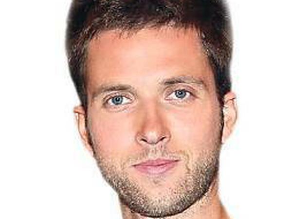 Uli Emanuele wurde weltweit bekannt, als er 2015 präzise durch ein Felsloch sprang. Er starb bei einem anderen Sprung in Lauterbrunnen, am 17. August 2016.