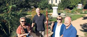 Täglich im Einsatz. Elke und Helmut Lübbeke sowie Veronika und Wolfgang Rettig von der Initiative Markusplatz. 