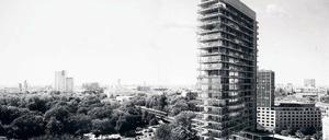 Schwebende Ebenen und ganz oben ein Restaurant mit Panoramabar und Dachgarten schlägt das Büro Chipperfield mit seinem Entwurf für einen 25 Stockwerke hohen Neubau am Tiergarten vor.