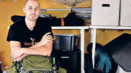 Benjamin Arlet hat in einem Berliner Keller gehortet, was er und seine Freunde im Notfall brauchen. 