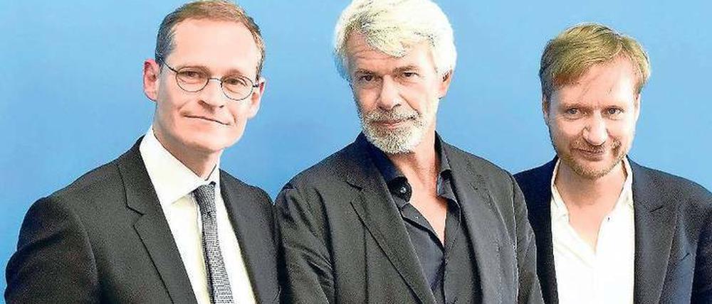 Stolz auf die Stadt. Der Regierende Bürgermeister Michael Müller, Chris Dercon, designierter Intendant der Volksbühne, und Kulturstaatssekretär Tim Renner.