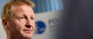 Ralf Jäger (SPD), Innenminister von Nordrhein-Westfalen, will die Zusammenarbeit mit dem Islamverband Ditib bei dem Präventionsprogramm "Wegweiser", mit dem Jugendliche vor dem Abdriften in den gewaltbereiten Salafismus geschützt werden sollen, nicht fortsetzen. 