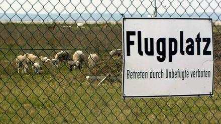 Der einstige sowjetische Militärflughafen ist für 60 Millionen Euro aufgepäppelt worden - jetzt ist er zu.