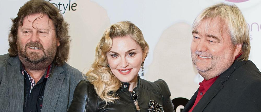 Große Hoffnungen: Popsängerin Madonna und die Unternehmer Jürgen (l) und Ralf Jopp 2013 in Zehlendorf bei der Eröffnung des ersten Hard Candy-Clubs in Berlin.