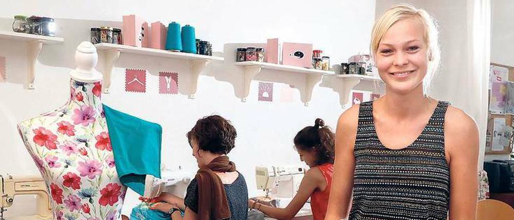 Erfolgsmodell. Cordula Bienstein im Nähcafe im Stadtteilzentrum Marzahn.