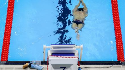 Bereit für die Spiele. Ein Athlet testet schon einmal den paralympischen Pool. 