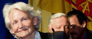 Margot Honecker im Oktober 2000 während einer Veranstaltung in Chile aus Anlass des Erscheinens eines Buches über sie, das der frühere Generalsekretär der KP Chiles, Luis Corvalan, über sie geschrieben hatte. 