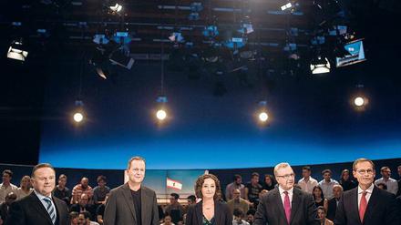 Unterm Studiohimmel. Der AfD-Vorsitzende Georg Pazderski steht beim RBB links, rechts neben ihm Linken-Kandidat Klaus Lederer, Ramona Pop von den Grünen, Frank Henkel (CDU) und Michael Müller (SPD).