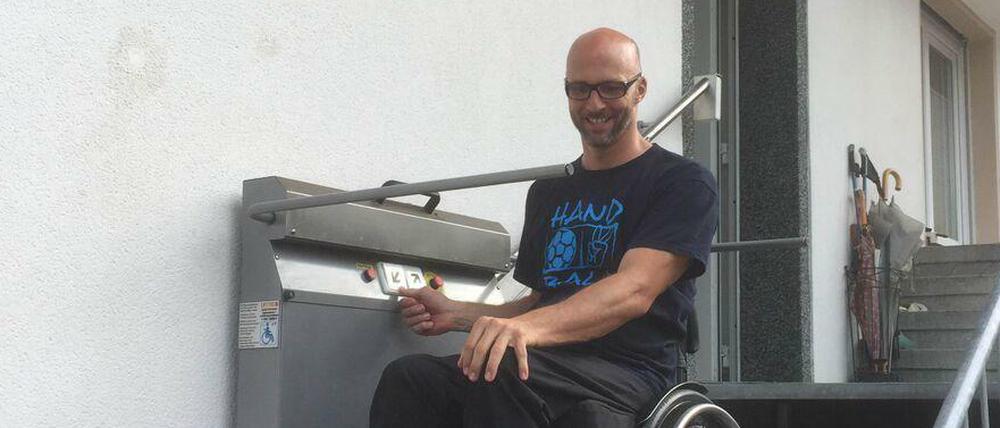 Olaf Schepp ist seit seinem Unfall gelähmt. Die Berufsgenossenschaft Holz und Metall kümmerte sich auch um den Umbau seines Hauses.