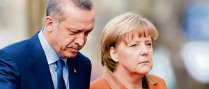 Den Vortritt lassen? Bundeskanzlerin Angela Merkel (CDU) und der türkische Präsident Recep Tayyip Erdogan.
