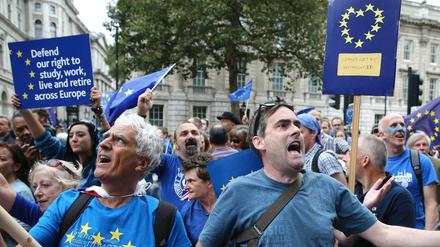 Tausende Briten haben am Samstag gegen den Austritt ihres Landes aus der EU protestiert. 