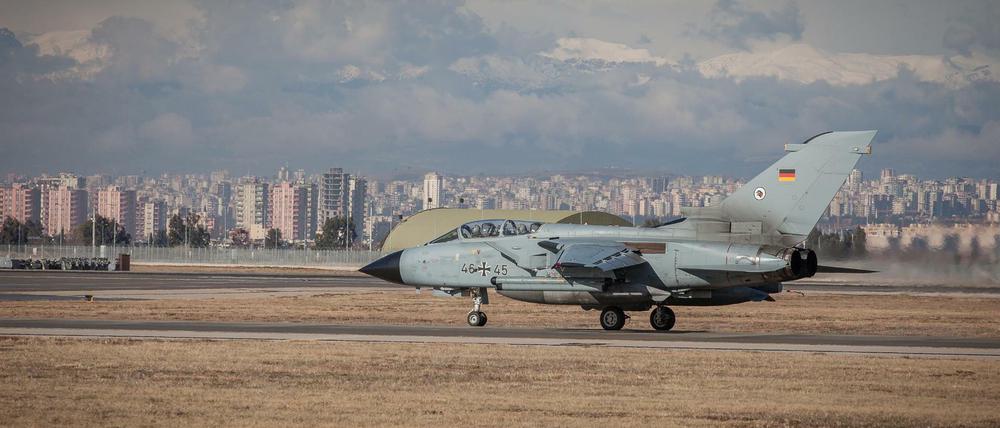 Ein Tornado der Bundeswehr beim Start auf der Luftwaffenbasis Incirlik.