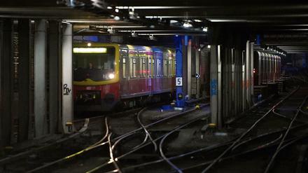 In Richtung Friedrichstraße gibt's schon einen S-Bahn-Tunnel vom Potsdamer Platz aus. In Richtung Nordring soll es eines Tages auch einen geben.