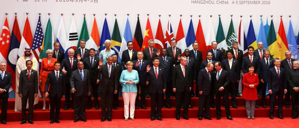 G20-Gipfel hat begonnen: Auf dem Gruppenfoto lächeln sie über die Spannungen hinweg.