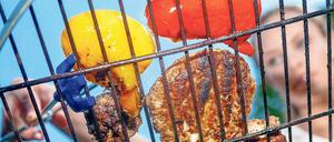 Vielfalt auf dem Grill. Deutsche Kunden verlangen anstatt Schweinesteaks inzwischen auch oft vegane Produkte. 