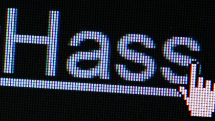 Der Hashtag «#Hass» ist auf einem Bildschirm zu sehen.