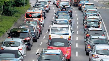 Auf der Straße stoßen die meisten Diesel-Fahrzeuge weitaus mehr Schadstoffe aus als im Testbetrieb. VW-Modelle sind inzwischen sauberer geworden. 