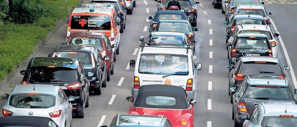 Auf der Straße stoßen die meisten Diesel-Fahrzeuge weitaus mehr Schadstoffe aus als im Testbetrieb. VW-Modelle sind inzwischen sauberer geworden. 