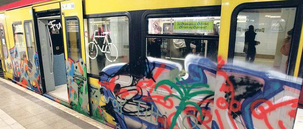 Kein Durchblick. Immer wieder werden S-Bahn-Züge und Fenster besprüht.