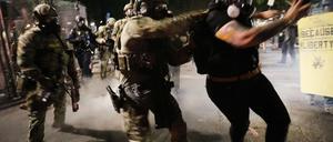 Battleground. Seit 60 Tagen dauern die Proteste in US-amerikanischen Städten an. Wohin sie noch führen können, weiß niemand. Nur wem sie nutzen: Donald Trump.