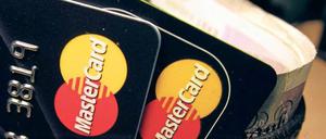 Zu teuer? Das findet zumindest der Kläger in Großbritannien. Er will mehr als 16 Milliarden Euro für die Verbraucher erstreiten.