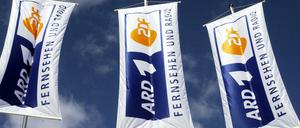 Noch müssen die Fahnen von ARD und ZDF nicht Trauer tragen.