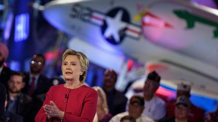 Hillary Clinton beantwortet Fragen zur Sicherheitspolitik