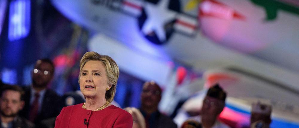 Hillary Clinton beantwortet Fragen zur Sicherheitspolitik