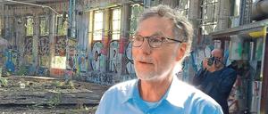 Kurt Krieger ist seit 2010 im Grundbuch als Eigentümer der Flächen eingetragen, die zum Entwicklungsgebiet „Pankower Tor“ gehören. Dazu zählt auch dieser denkmalgeschützte Rundlokschuppen am S-Bahnhof Heinersdorf. 