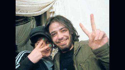 Kämpfer. Regisseurin Obaidah Zytoon (l.) und Anti-Assad-Aktivist Houssam. 2013 wurde er in einem syrischen Militärgefängnis zu Tode gefoltert. 
