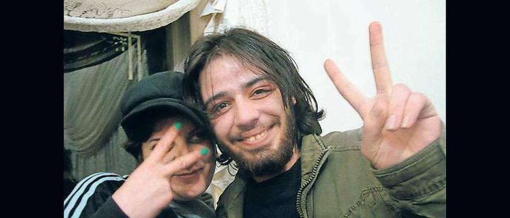 Kämpfer. Regisseurin Obaidah Zytoon (l.) und Anti-Assad-Aktivist Houssam. 2013 wurde er in einem syrischen Militärgefängnis zu Tode gefoltert.