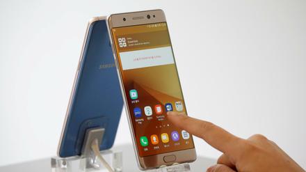 Smartphones enthalten seltene Erden wie Coltan. Umweltministerin Barbara Hendricks will deshalb ein Öko-Etikett für Elektrogeräte einführen. 