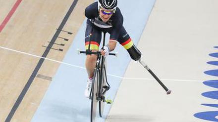 Während der Qualifikation im Velodrom klickte auf einmal die Beinprothese von Erich Winkler aus der Pedale.