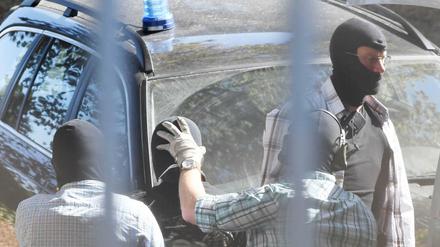 Ein Terrorverdächtiger wird am BGH in Karlsruhe vorgeführt.