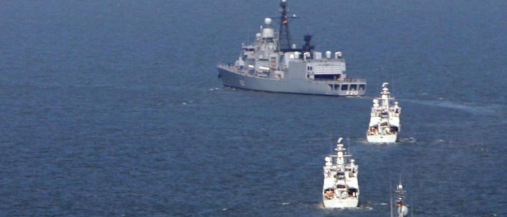 Marineschiffe auf dem Weg ins Mittelmeer.