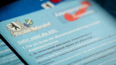 Eine Wahlkampfbroschüre der Alternative für Deutschland (AFD) für die Abgeordnetenhauswahl in den Sprachen deutsch und russisch, aufgenommen am 29.08.2016 in Berlin.