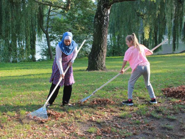 Putzaktion der Kolumbus-Grundschule am Schäfersee in Reinickendorf.